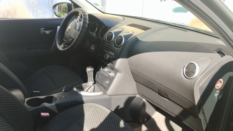 Nissan Qashqai 1.6 бензин , снимка 2 - Автомобили и джипове - 47332135