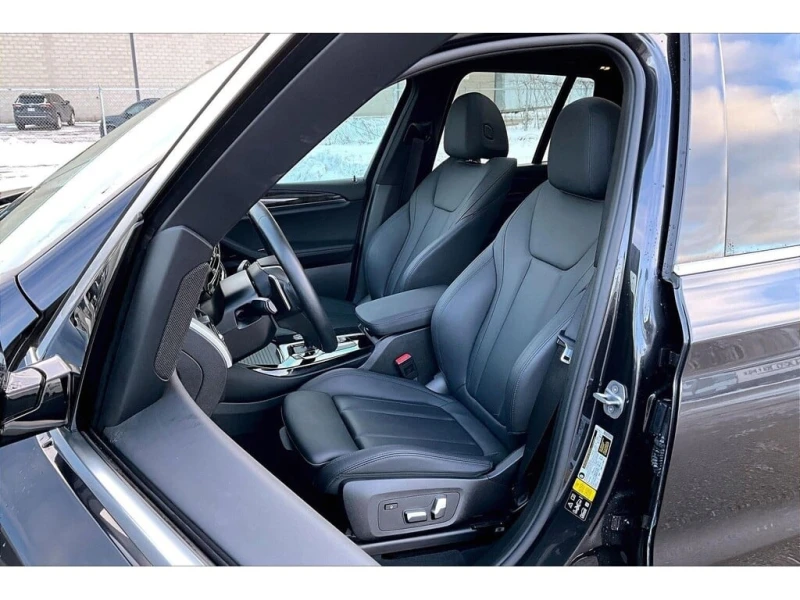 BMW X3 * Premium Pkg | Panoramic Sunroof | Heated Seats |, снимка 3 - Автомобили и джипове - 52866828