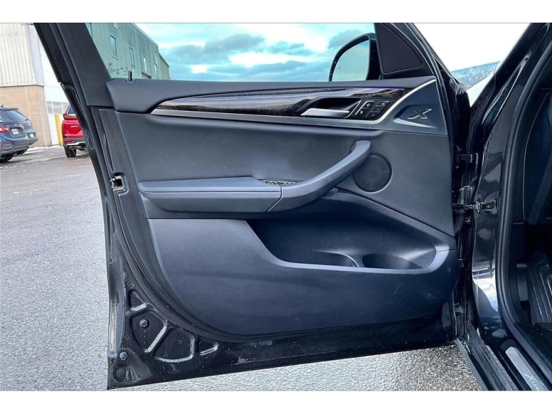 BMW X3 * Premium Pkg | Panoramic Sunroof | Heated Seats |, снимка 2 - Автомобили и джипове - 52866828