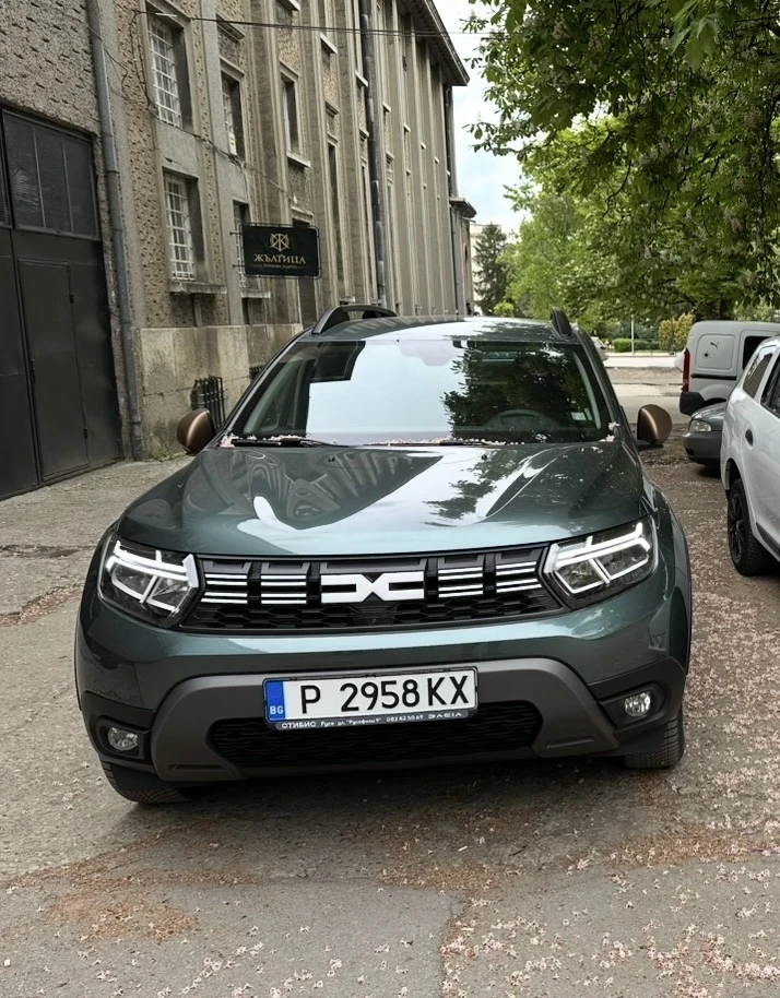 Dacia Duster 1.5 DCI 4x4, снимка 11 - Автомобили и джипове - 56275456