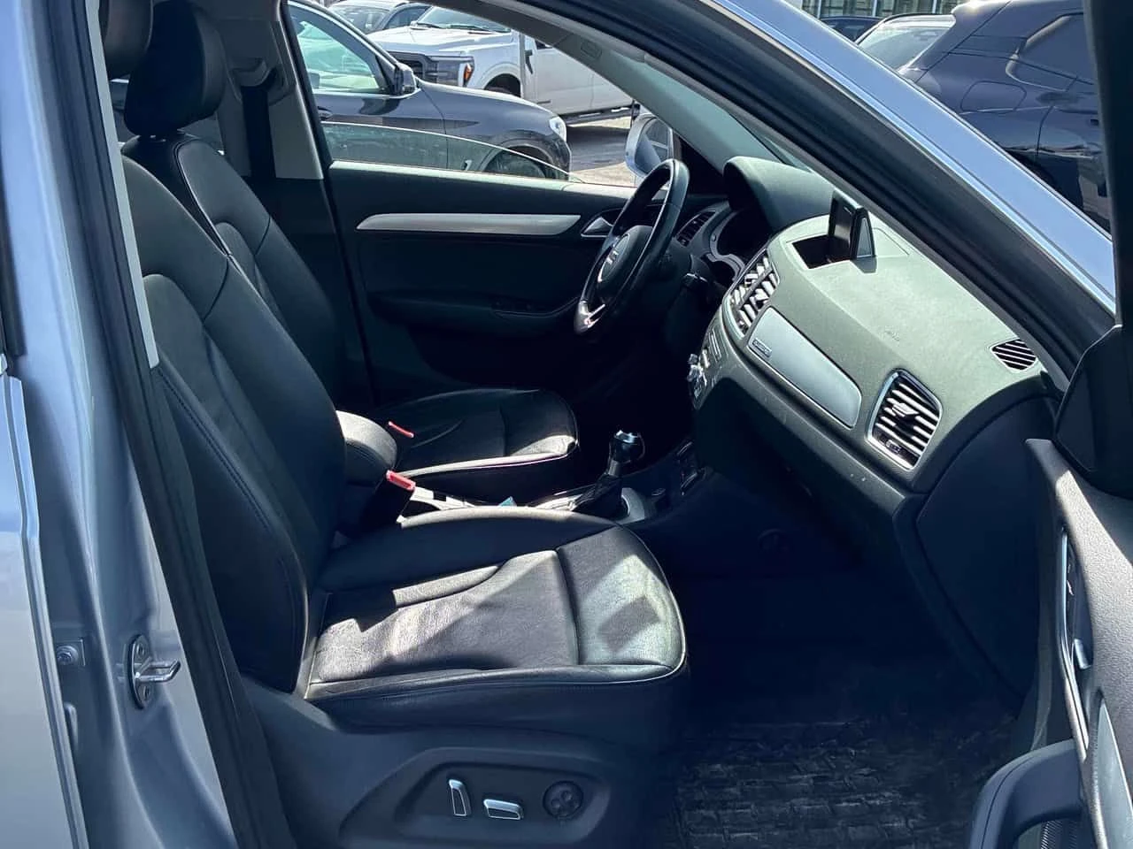 Audi Q3 * Progressiv * ПАНОРАМА * ПОДГРЕВ * КЛИП НА МОТОРА, снимка 12 - Автомобили и джипове - 54366180