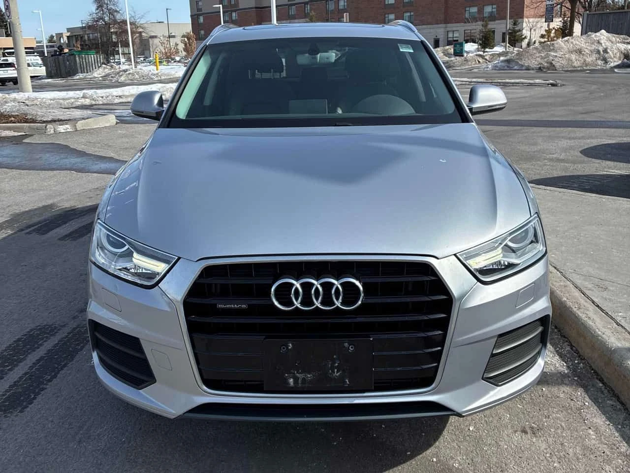Audi Q3 * Progressiv * ПАНОРАМА * ПОДГРЕВ * КЛИП НА МОТОРА, снимка 2 - Автомобили и джипове - 54366180