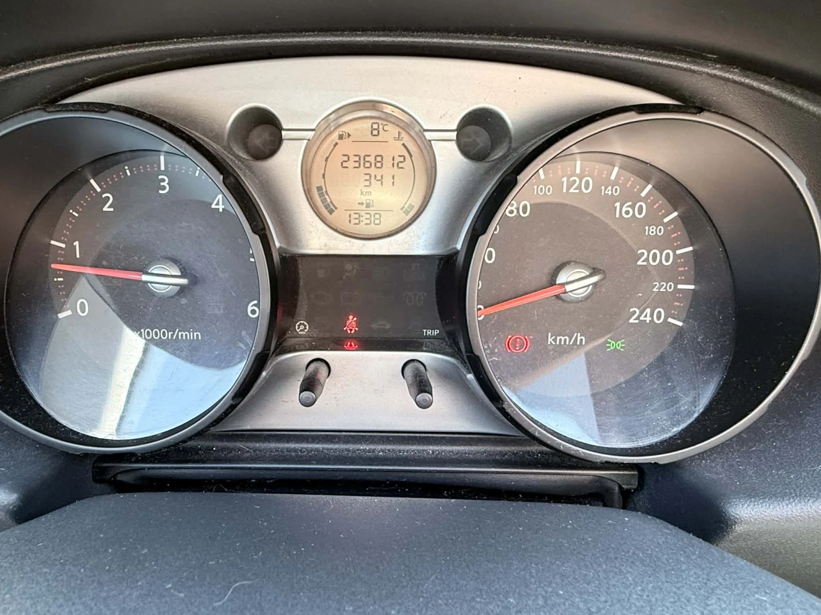 Nissan Qashqai 2.0, снимка 9 - Автомобили и джипове - 54560642