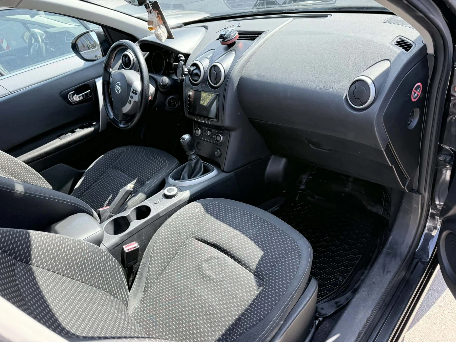 Nissan Qashqai 2.0, снимка 5 - Автомобили и джипове - 54560642