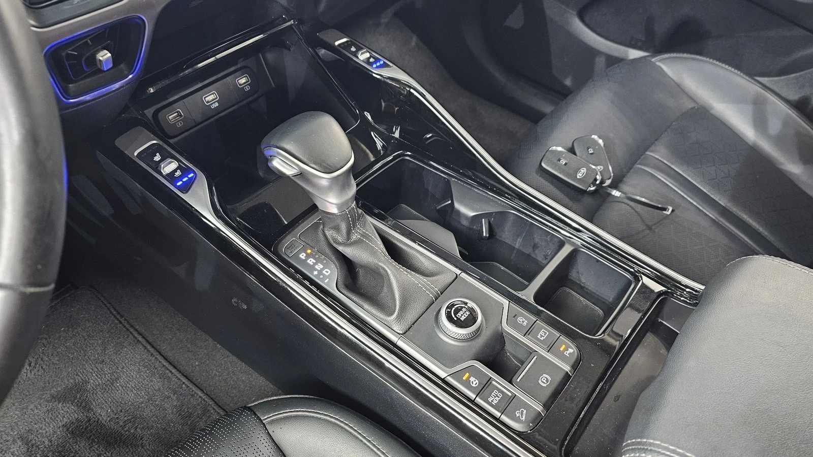 Kia Sorento 2.2* KEYLESS* ПОДГРЕВ ВОЛАН* ЕЛ. БАГАЖНИК* КРАЙНА , снимка 9 - Автомобили и джипове - 55336583