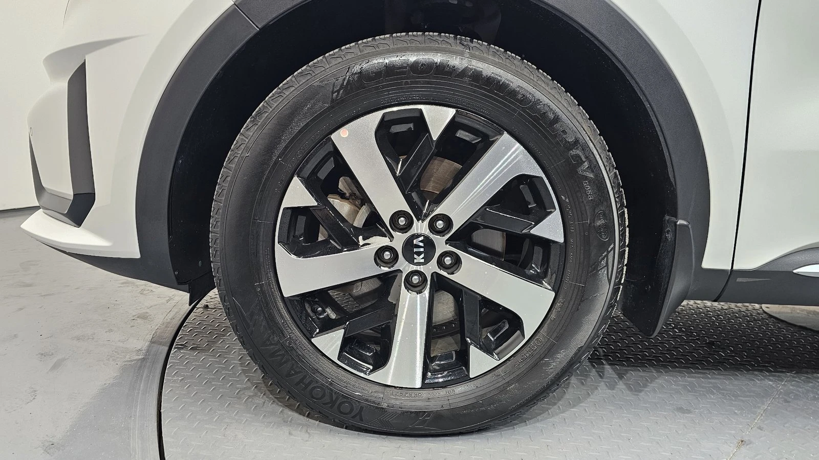 Kia Sorento 2.2* KEYLESS* ПОДГРЕВ ВОЛАН* ЕЛ. БАГАЖНИК* КРАЙНА , снимка 5 - Автомобили и джипове - 55336583