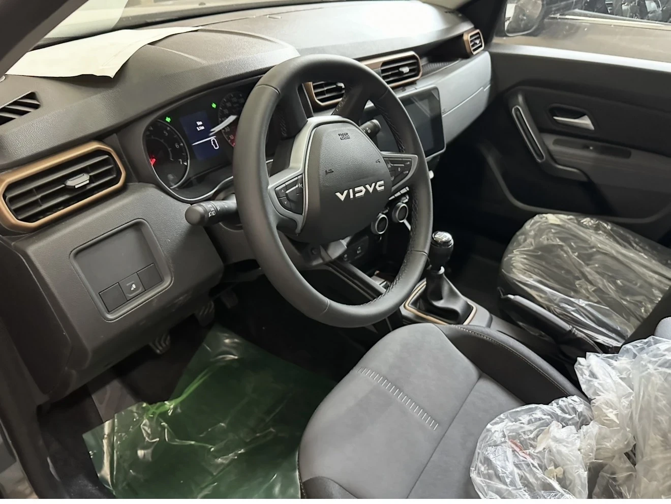 Dacia Duster 1.5 DCI 4x4, снимка 9 - Автомобили и джипове - 56275456