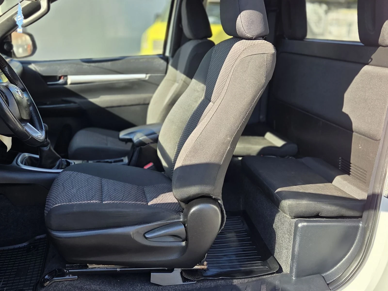 Toyota Hilux, снимка 9 - Автомобили и джипове - 56340876