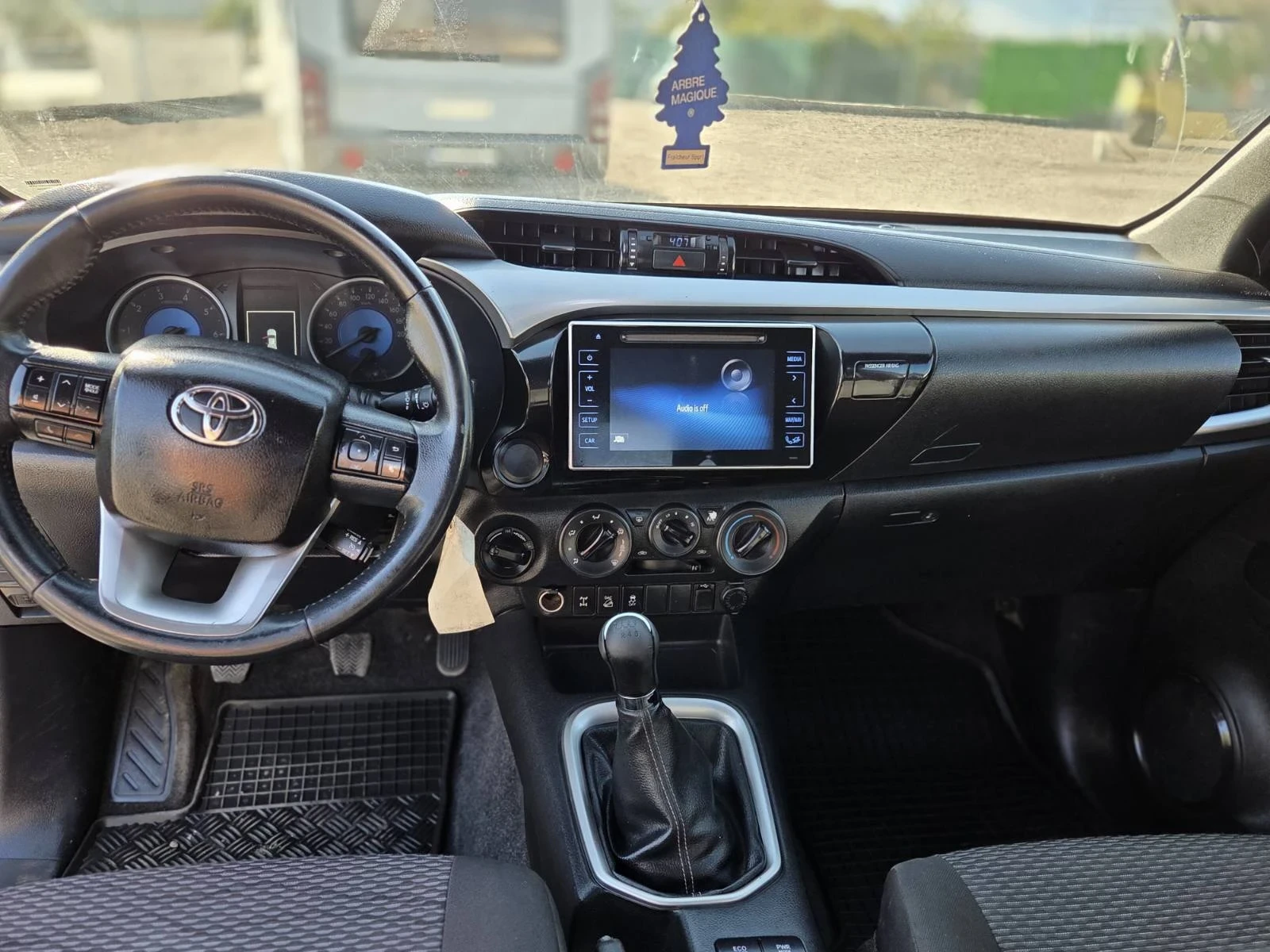 Toyota Hilux, снимка 10 - Автомобили и джипове - 56340876