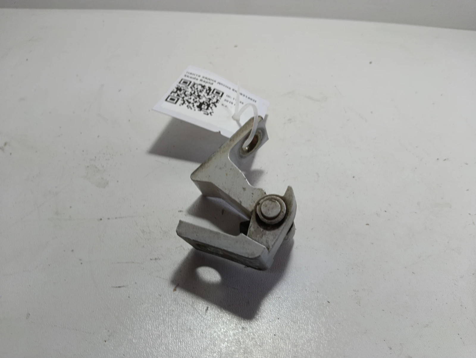 панта задна дясна 8K0831402D Skoda Rapid