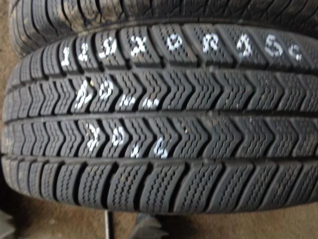 Гуми Зимни 225/70R15, снимка 1 - Гуми и джанти - 20268729