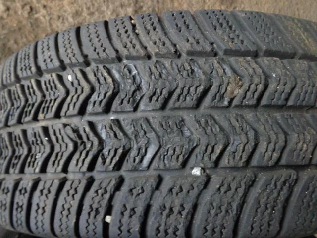 Гуми Зимни 225/70R15, снимка 6 - Гуми и джанти - 20268729