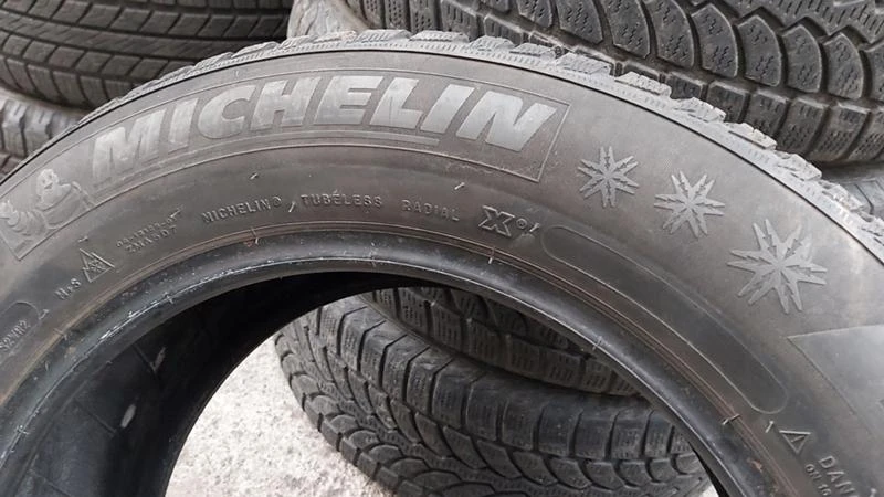 Гуми Зимни 215/60R16, снимка 4 - Гуми и джанти - 27314590