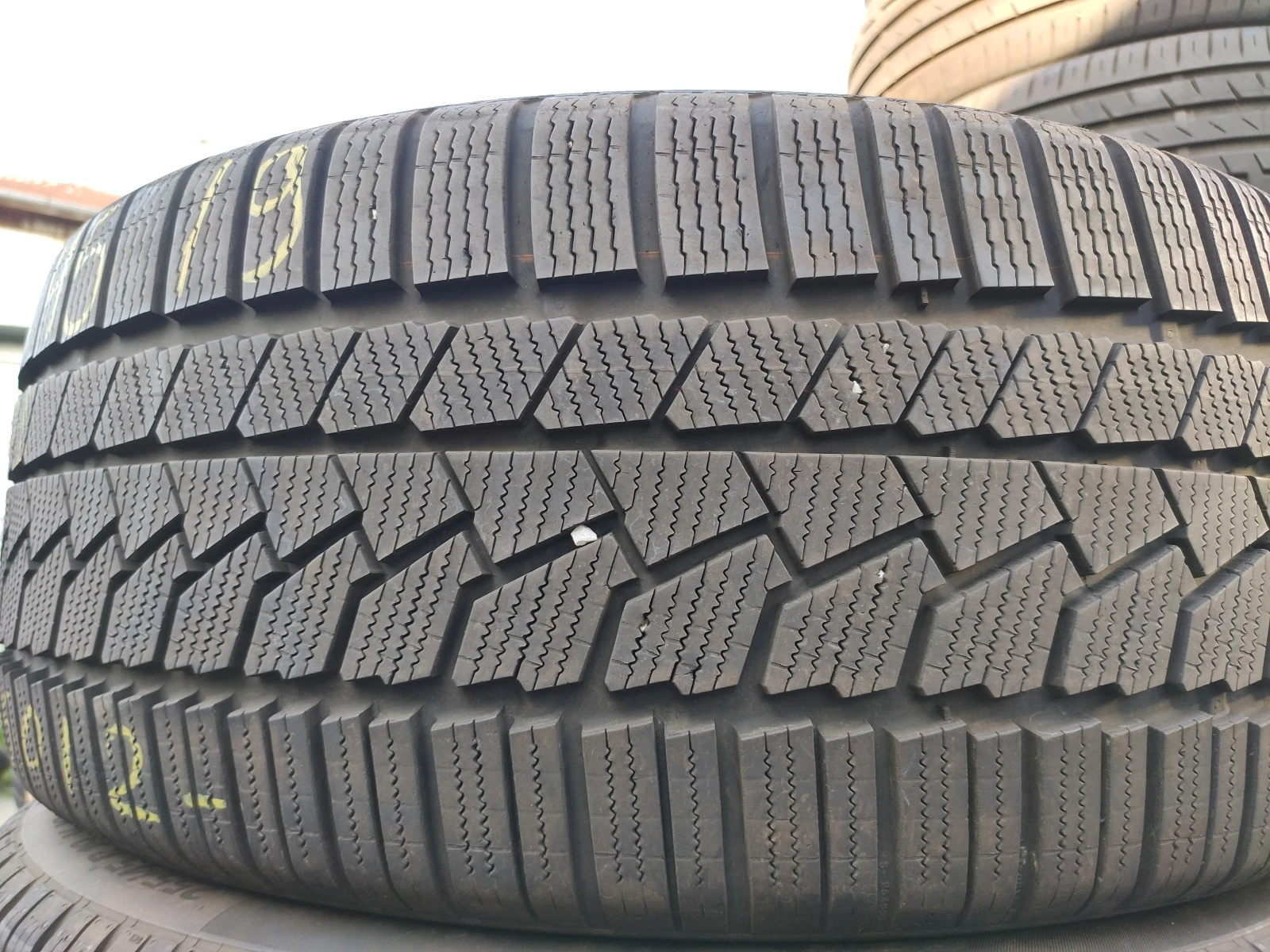 Гуми Летни 255/45R19, снимка 2 - Гуми и джанти - 55272424
