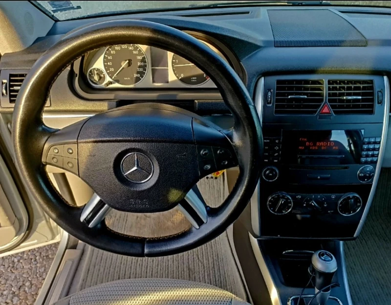 Mercedes-Benz B 180, снимка 2 - Автомобили и джипове - 46918880