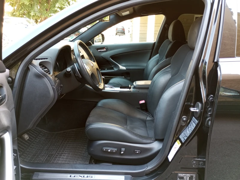 Lexus IS 250 F Sport, снимка 3 - Автомобили и джипове - 50431166