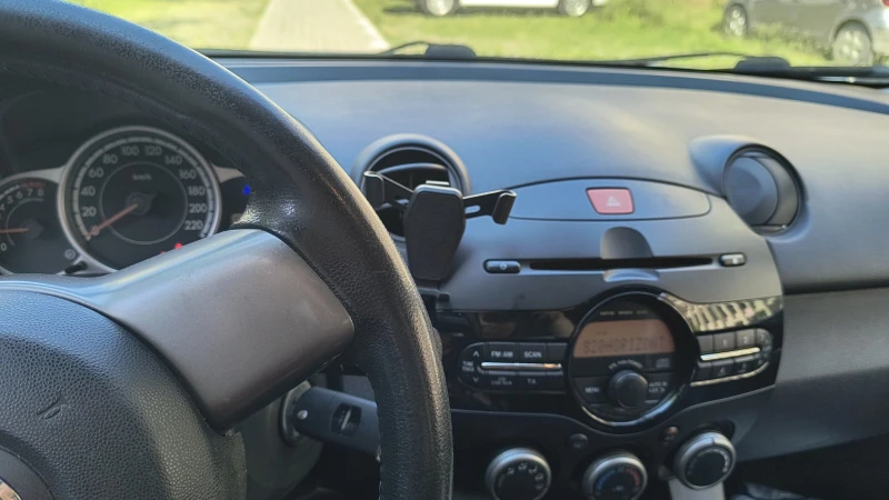 Mazda 2, снимка 5 - Автомобили и джипове - 50534343