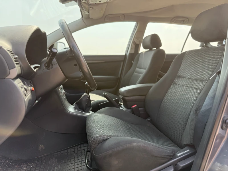Toyota Avensis * 1.8 VVTi, снимка 8 - Автомобили и джипове - 52352154