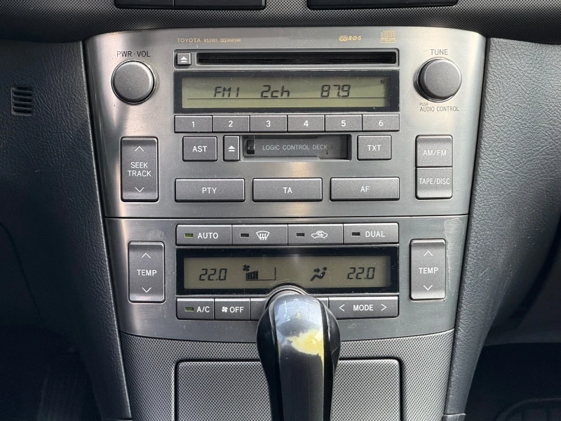 Toyota Avensis * 1.8 VVTi, снимка 12 - Автомобили и джипове - 52352154