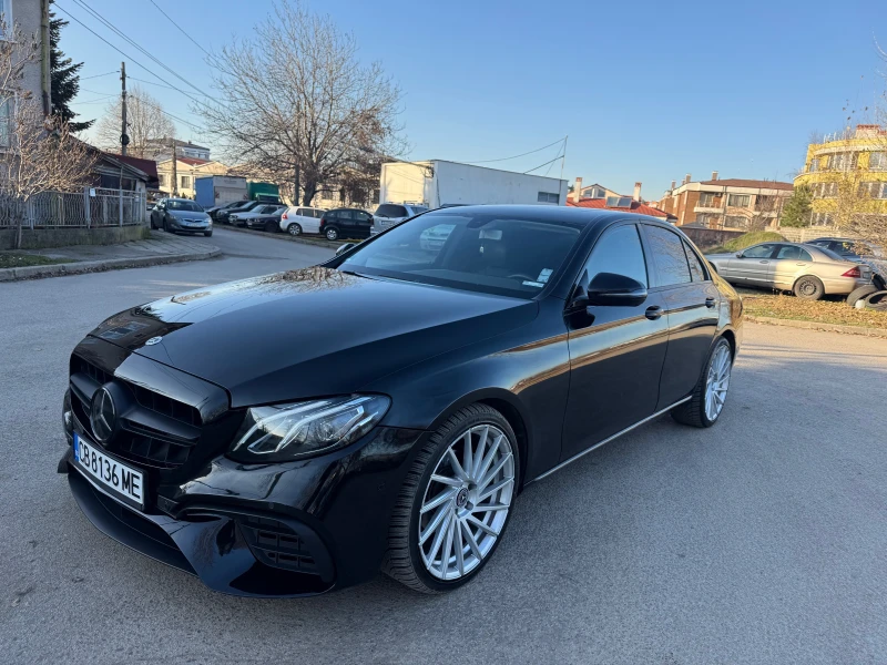 Mercedes-Benz E 220 AMG Line-Full Digital