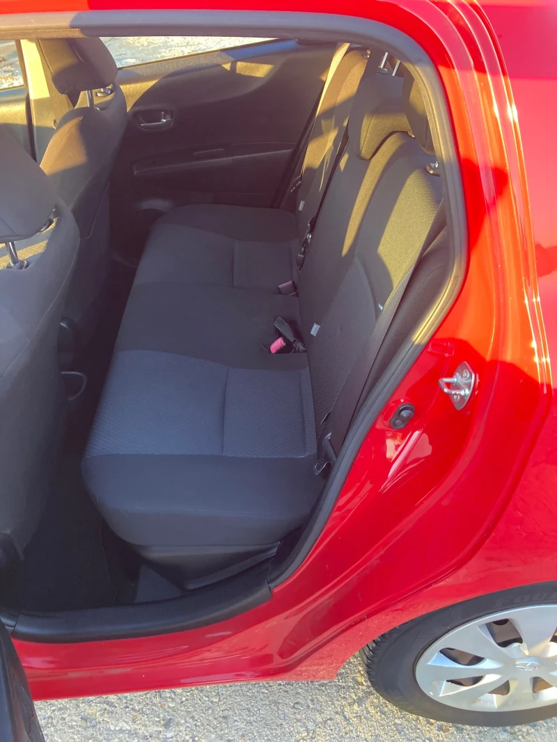 Toyota Yaris 1.5 Hibrid 75 ks Evro 5 B Avtomatik, снимка 13 - Автомобили и джипове - 52867080