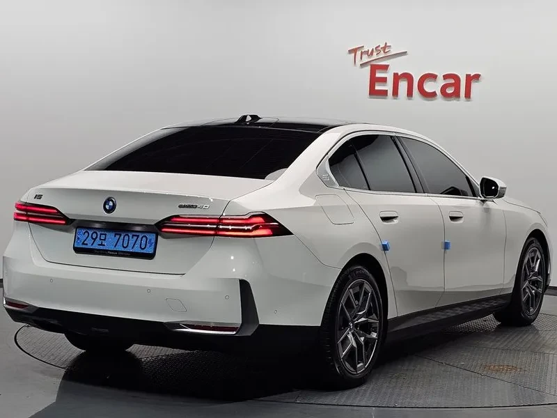 BMW i5 (G60) Edrive 40, снимка 2 - Автомобили и джипове - 55044652