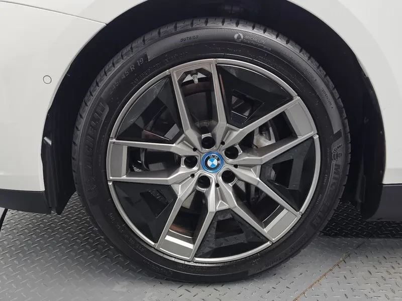 BMW i5 (G60) Edrive 40, снимка 5 - Автомобили и джипове - 55044652
