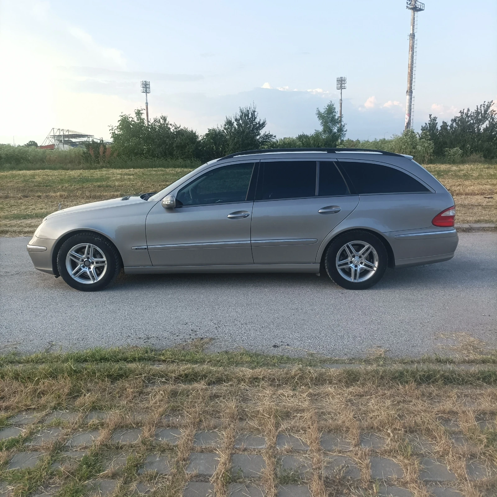Mercedes-Benz E 320  - изображение 2