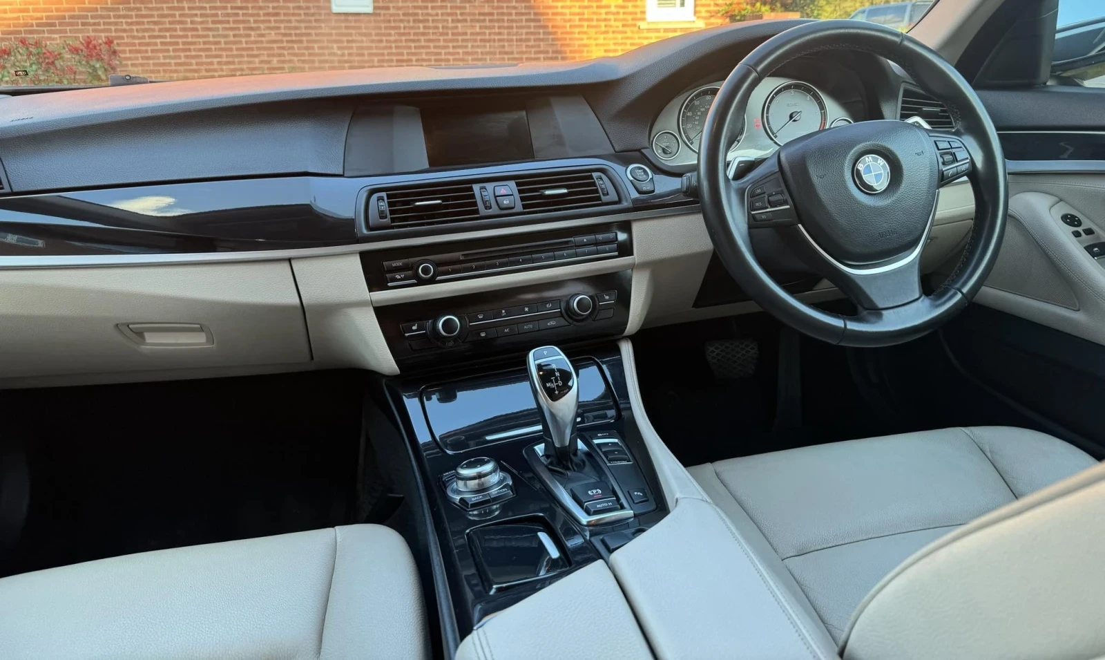 BMW 520 SE Touring  - изображение 2