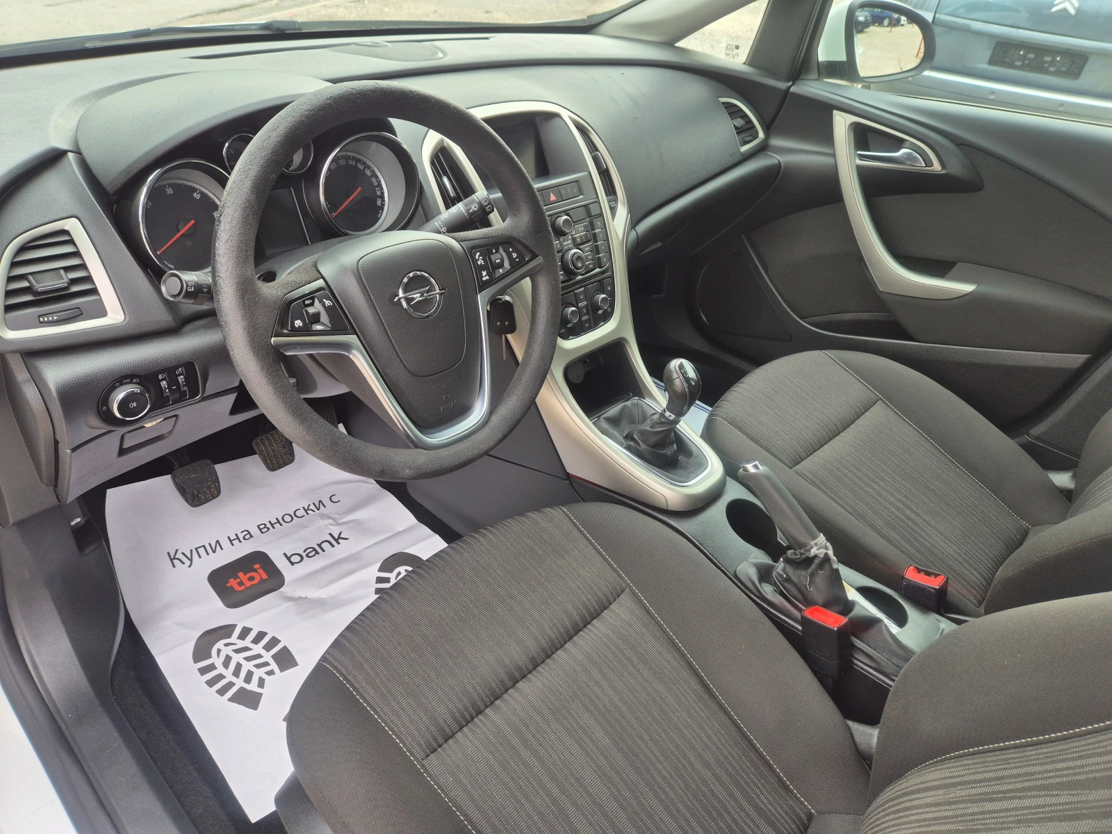 Opel Astra 1.7D, 110K.NAVI - изображение 9