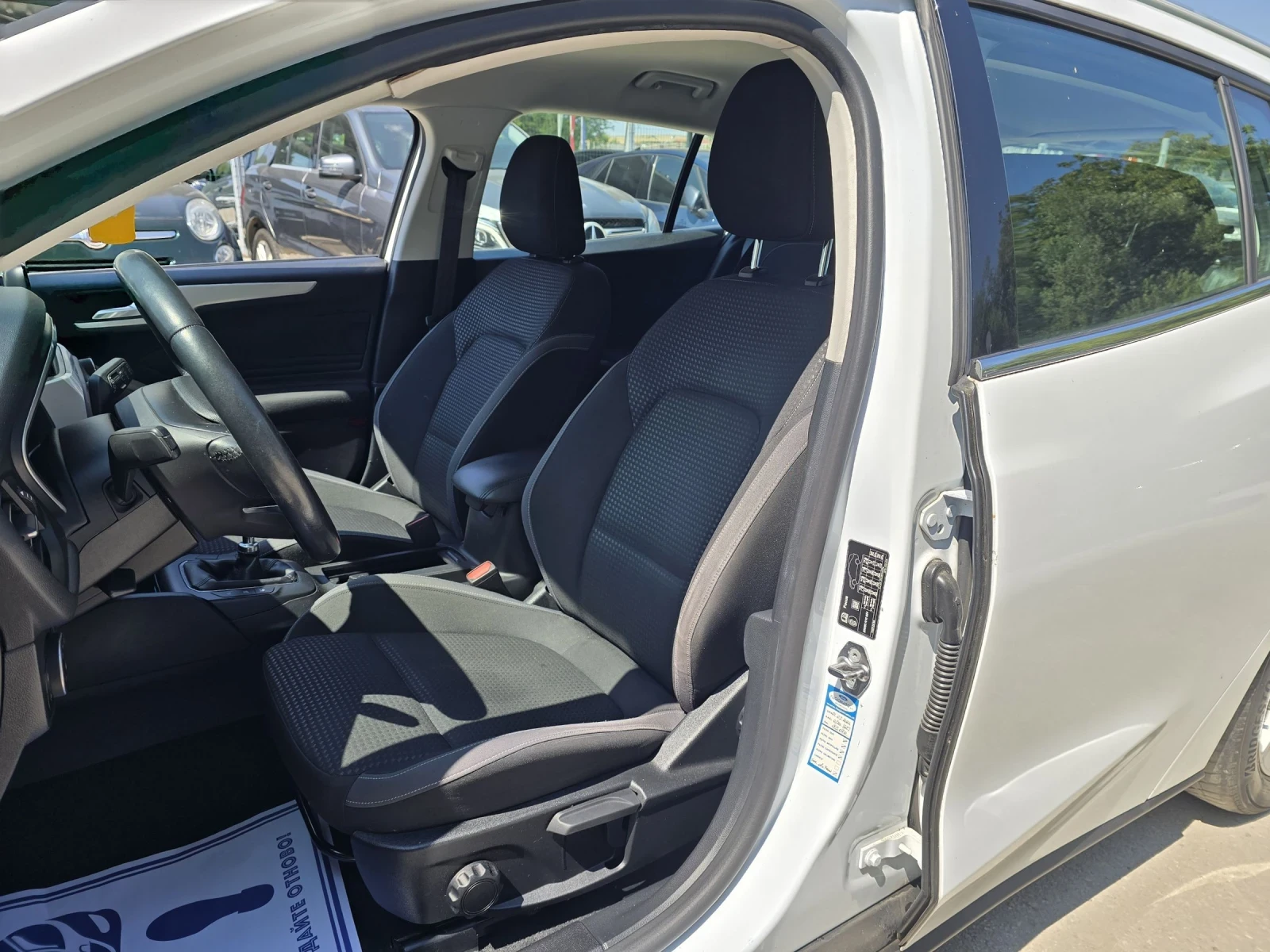 Ford Focus 1.5d 120к.с Топ състояние , снимка 9 - Автомобили и джипове - 53766236