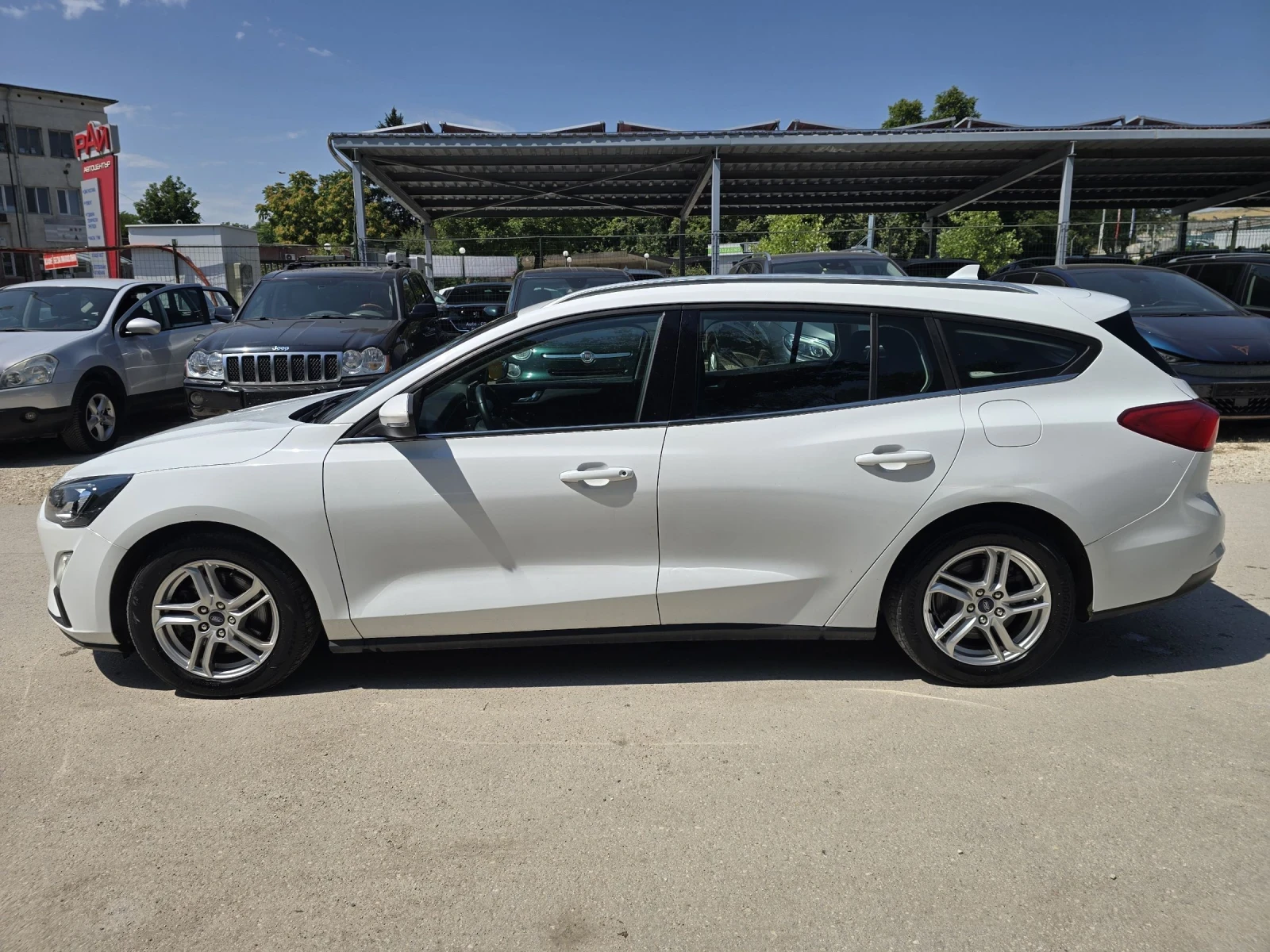 Ford Focus 1.5d 120к.с Топ състояние , снимка 8 - Автомобили и джипове - 53766236