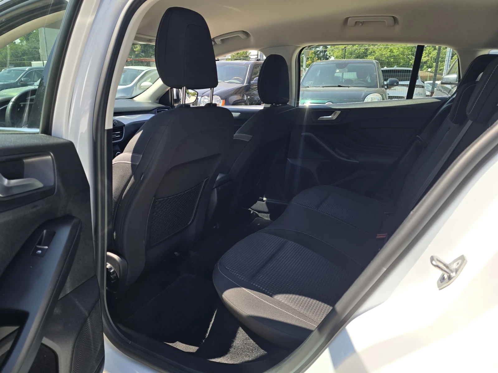 Ford Focus 1.5d 120к.с Топ състояние , снимка 11 - Автомобили и джипове - 53766236