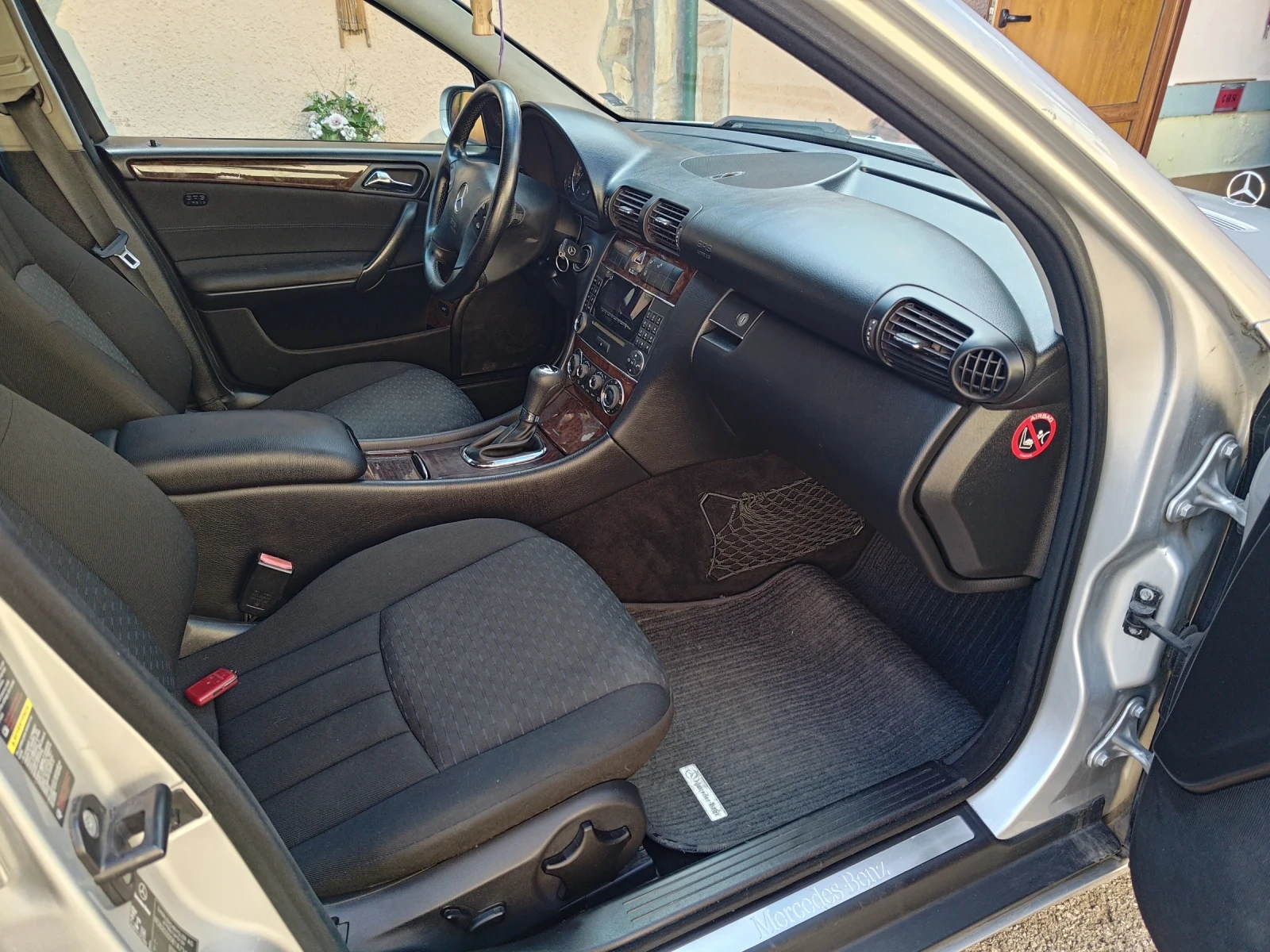 Mercedes-Benz C 220, снимка 14 - Автомобили и джипове - 54099838