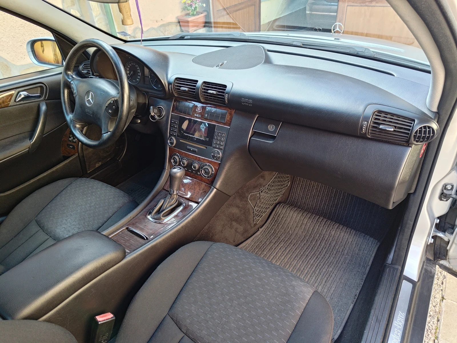 Mercedes-Benz C 220, снимка 16 - Автомобили и джипове - 54099838