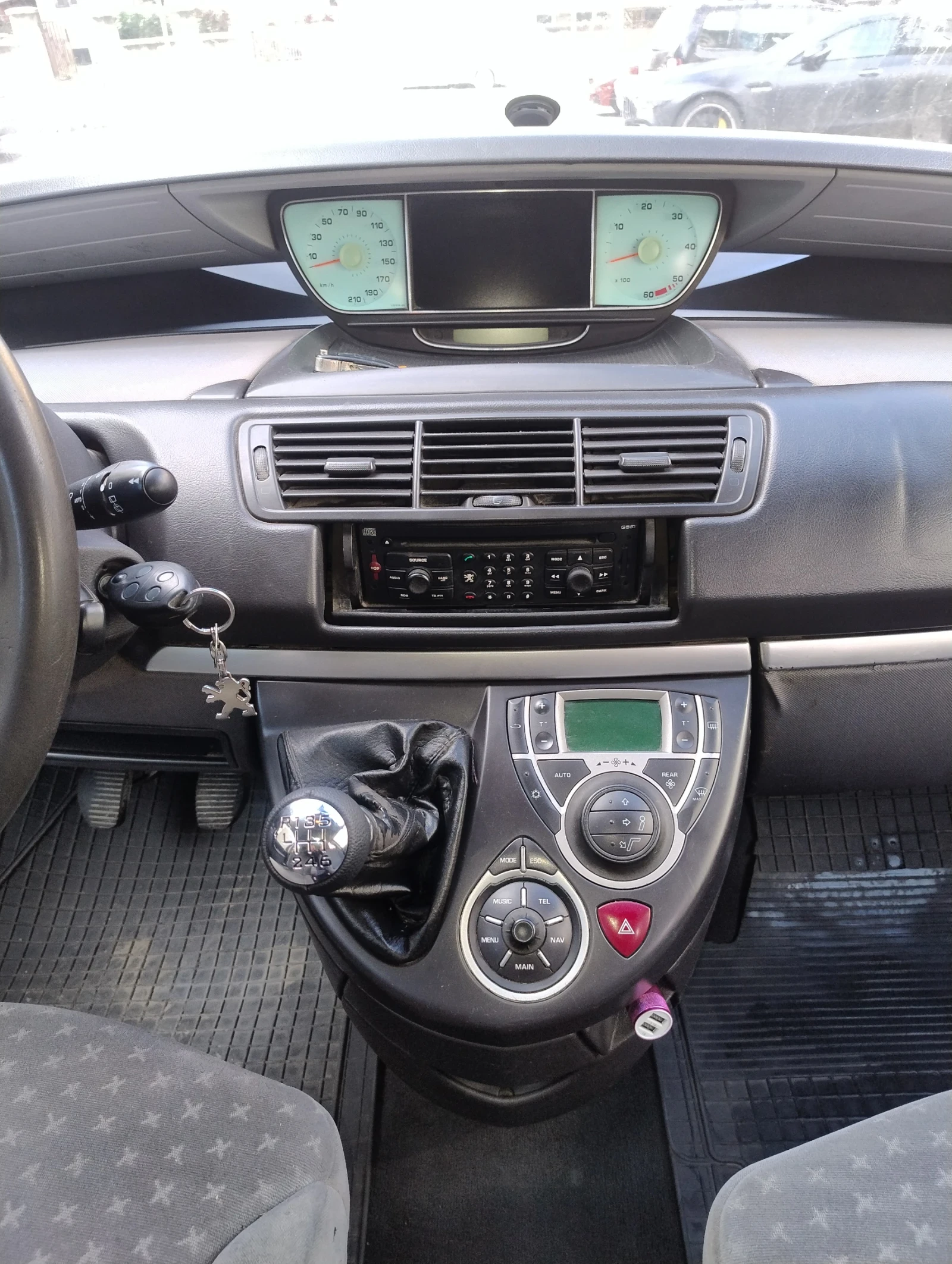 Peugeot 807 2.2 HDI, снимка 8 - Автомобили и джипове - 56626659