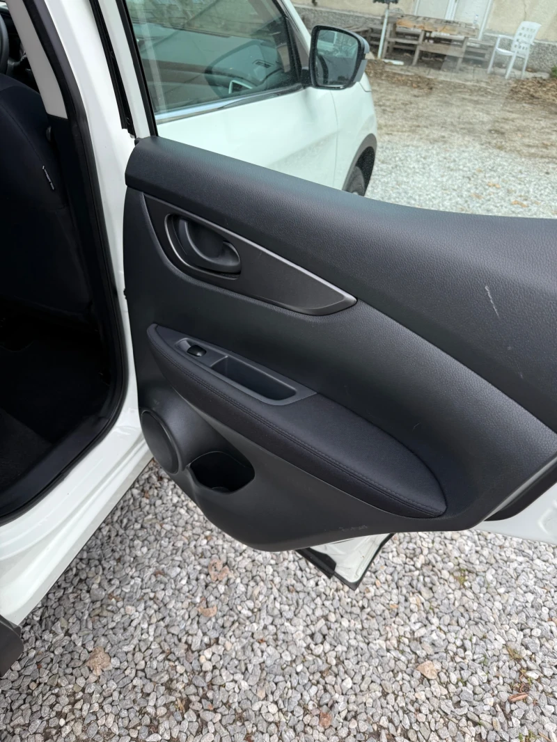Nissan Qashqai 1.5dci 110kc 4X4, снимка 8 - Автомобили и джипове - 52457001