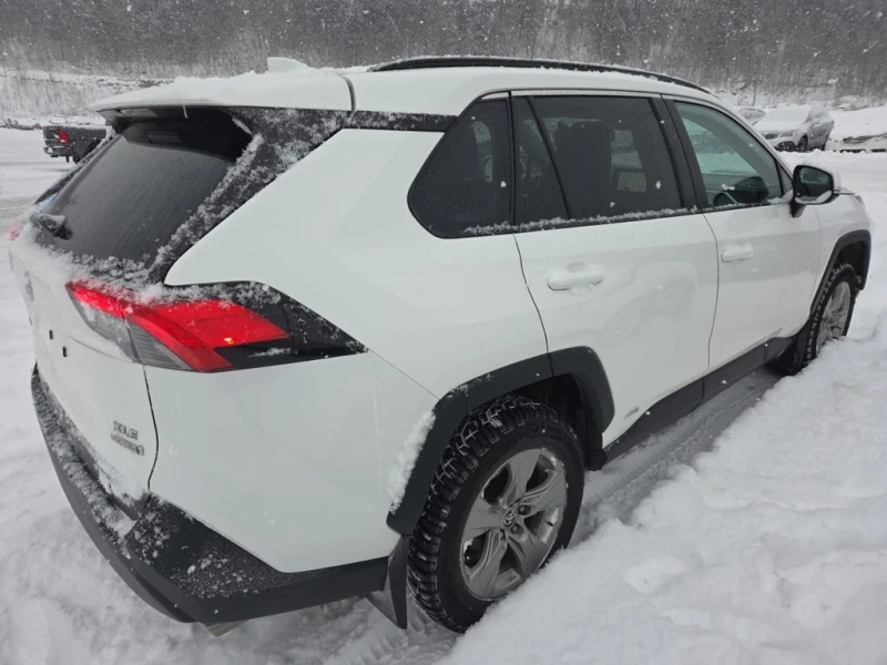 Toyota Rav4 * HYBRID XLE * CARFAX * БЕЗ ПЪРВОНАЧАЛНА ВНОСКА, снимка 3 - Автомобили и джипове - 52873776
