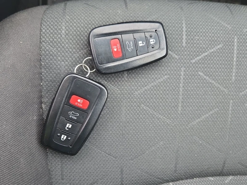 Toyota Rav4 * HYBRID XLE * CARFAX * БЕЗ ПЪРВОНАЧАЛНА ВНОСКА, снимка 8 - Автомобили и джипове - 52873776