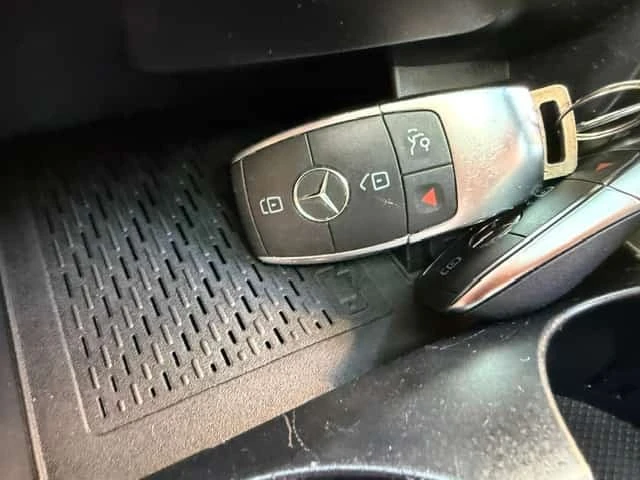 Mercedes-Benz GLC 300 * CARFAX * ОПЦИЯ ЗА ФИНАНСИРАНЕ, снимка 12 - Автомобили и джипове - 55772001