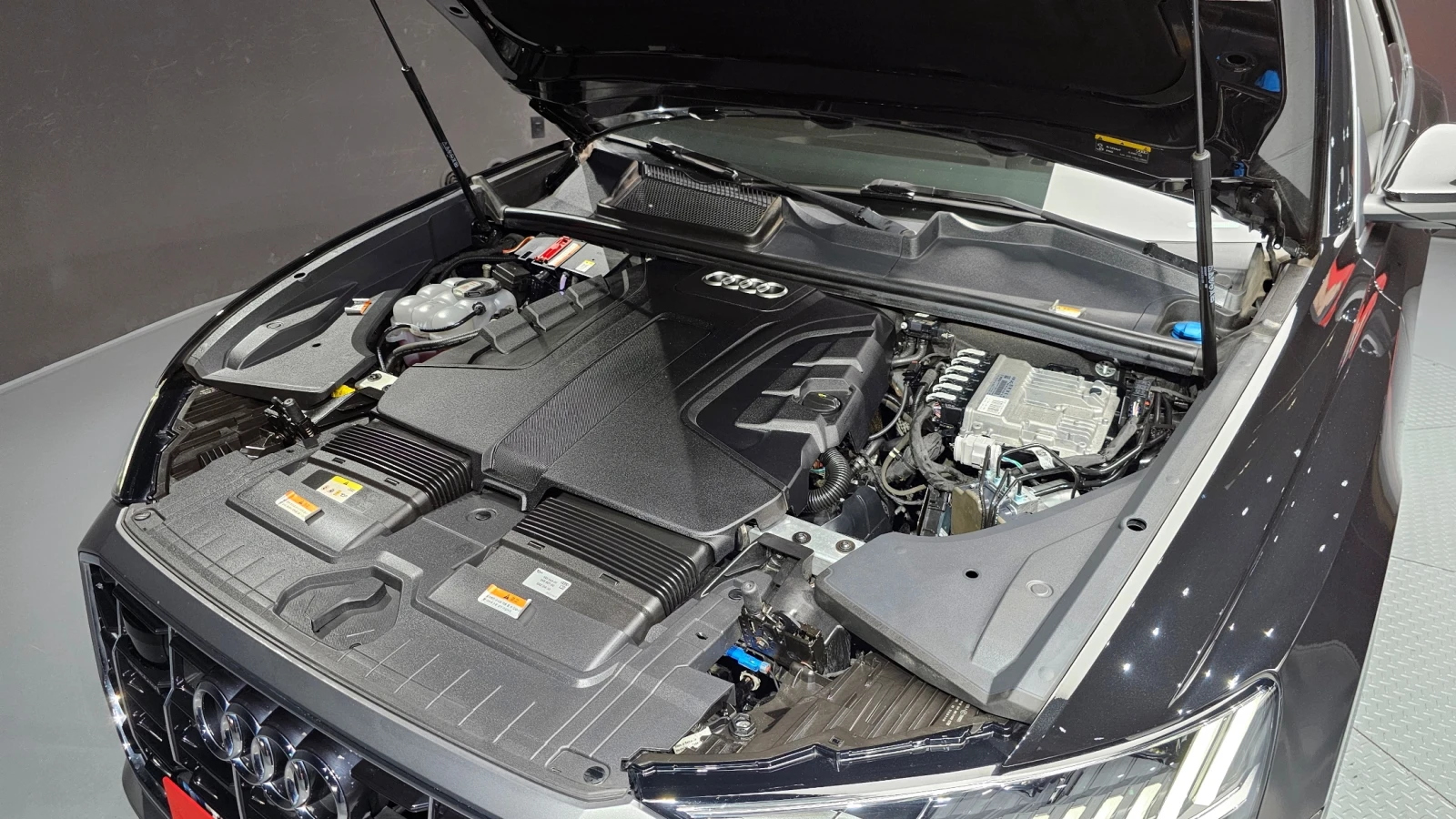 Audi Q8 MATRIX / DISTORNIC / ОБДУХВАНЕ / ПОДГРЕВИ / HEADUP, снимка 5 - Автомобили и джипове - 53930716