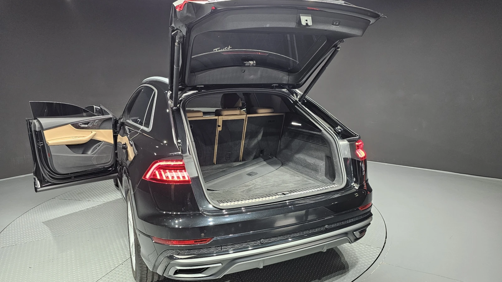 Audi Q8 MATRIX / DISTORNIC / ОБДУХВАНЕ / ПОДГРЕВИ / HEADUP, снимка 14 - Автомобили и джипове - 53930716