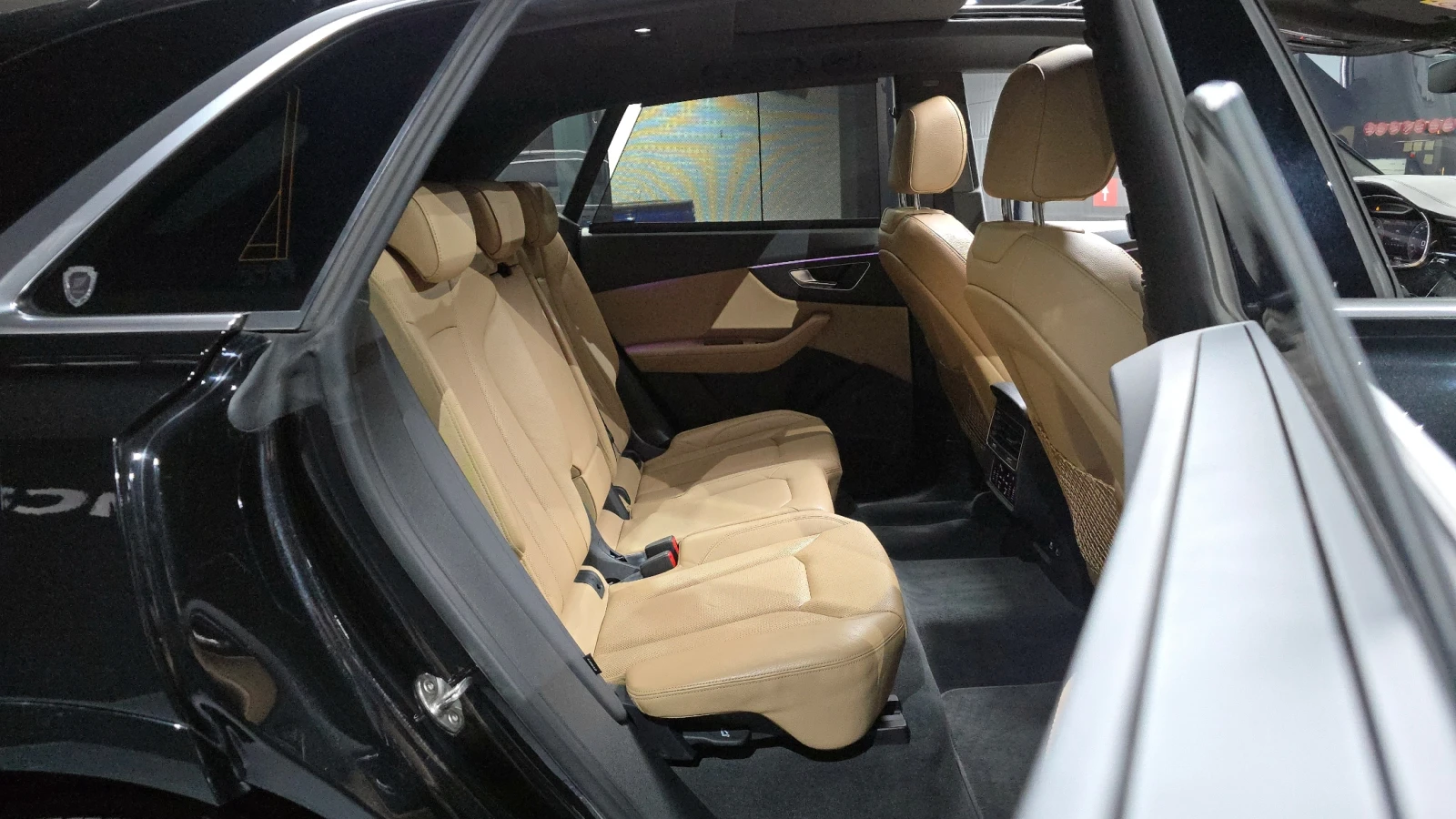 Audi Q8 MATRIX / DISTORNIC / ОБДУХВАНЕ / ПОДГРЕВИ / HEADUP, снимка 10 - Автомобили и джипове - 53930716