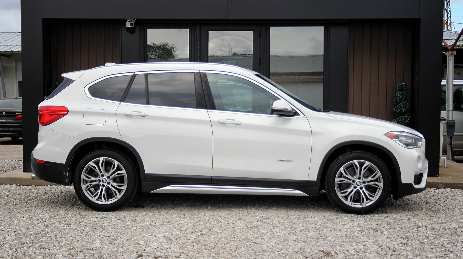 BMW X1 2.8i* Xdrive* LED, снимка 8 - Автомобили и джипове - 54775518