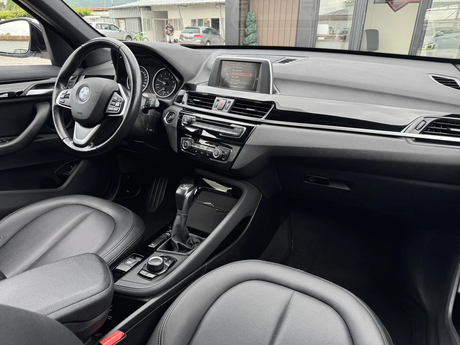 BMW X1 2.8i* Xdrive* LED, снимка 10 - Автомобили и джипове - 54775518