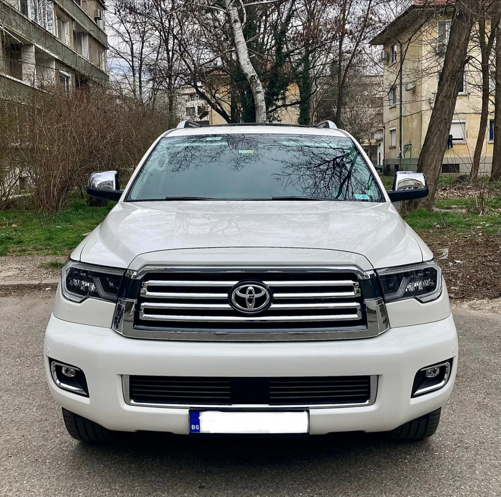 Toyota Sequoia Platinum 4x4, снимка 2 - Автомобили и джипове - 54901290