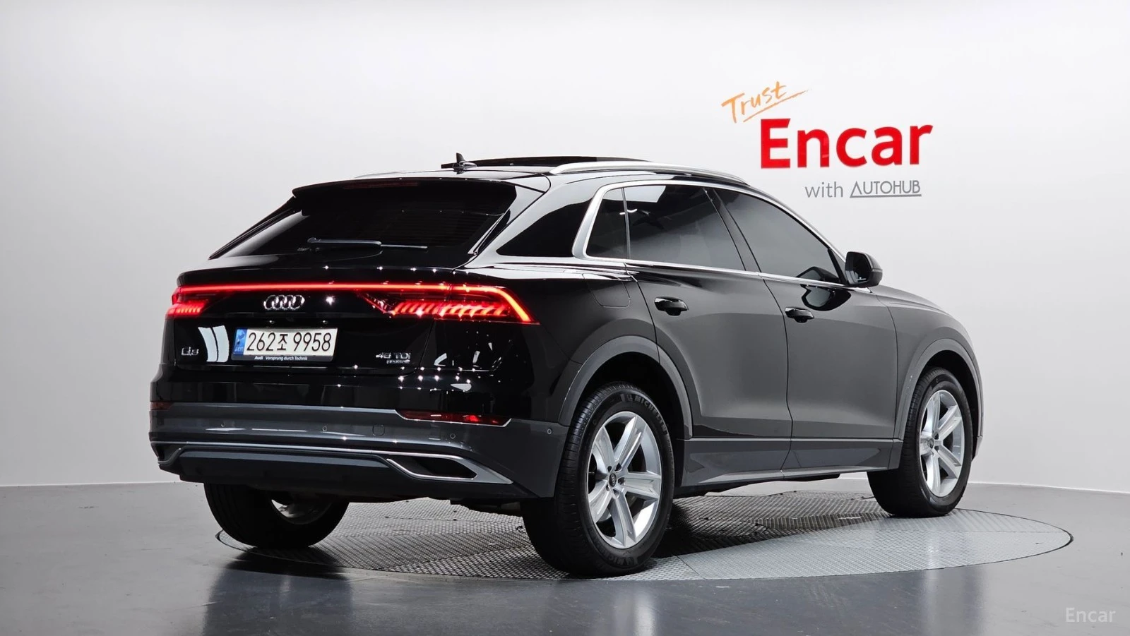 Audi Q8 45 TDI QUATTRO PREMIUM* HUD* КОЖА* ОБДУХВ* НАВИ* П, снимка 2 - Автомобили и джипове - 55465761
