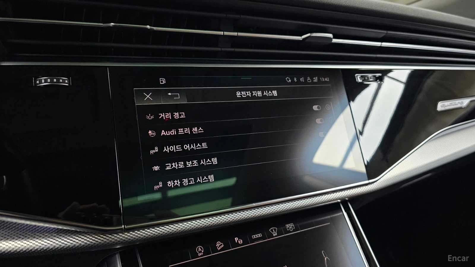 Audi Q8 45 TDI QUATTRO PREMIUM* HUD* КОЖА* ОБДУХВ* НАВИ* П, снимка 17 - Автомобили и джипове - 55465761