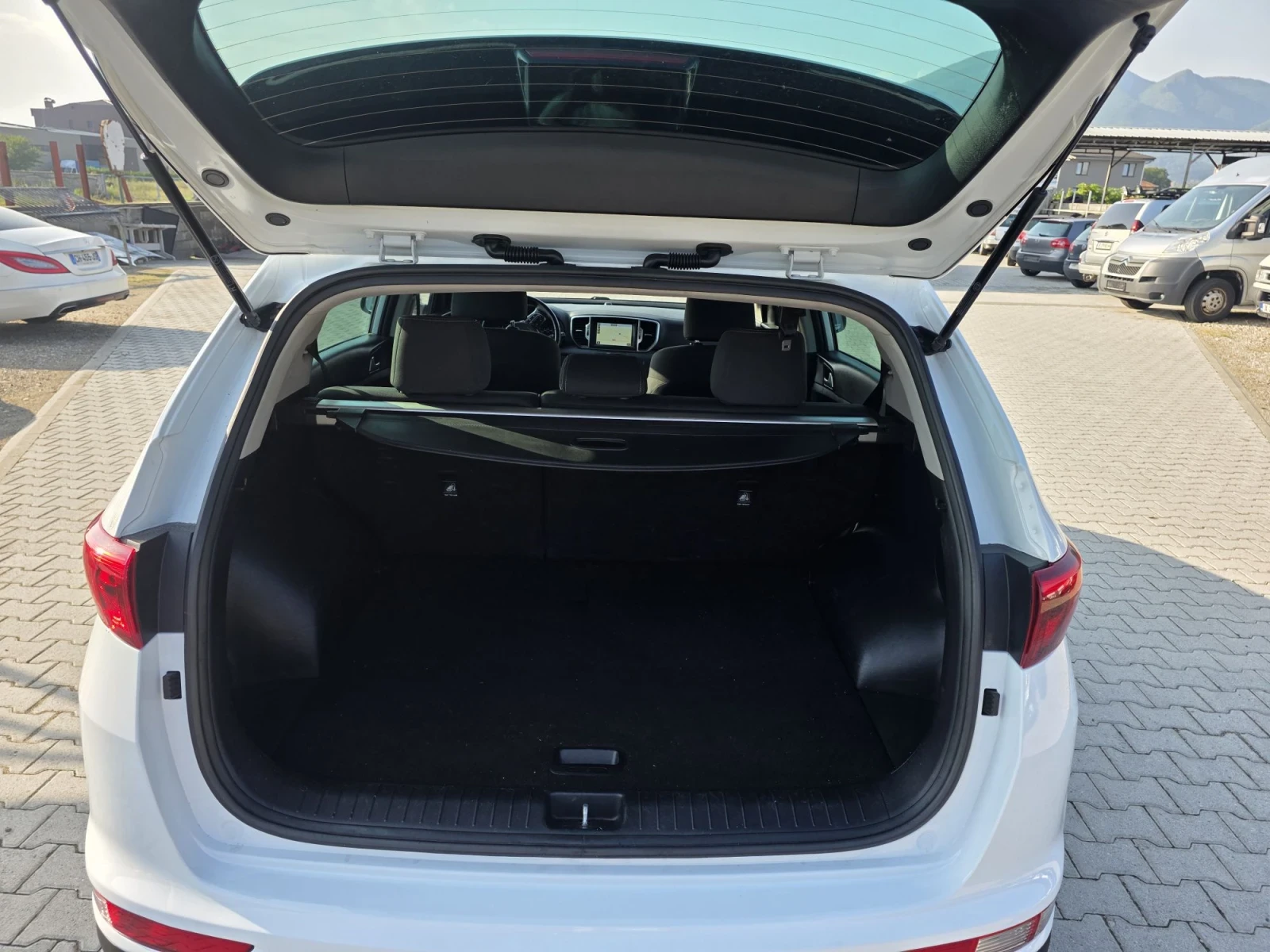 Kia Sportage 1.7CRDi 141kc NAVi KAMERA Лизинг, снимка 17 - Автомобили и джипове - 55935377