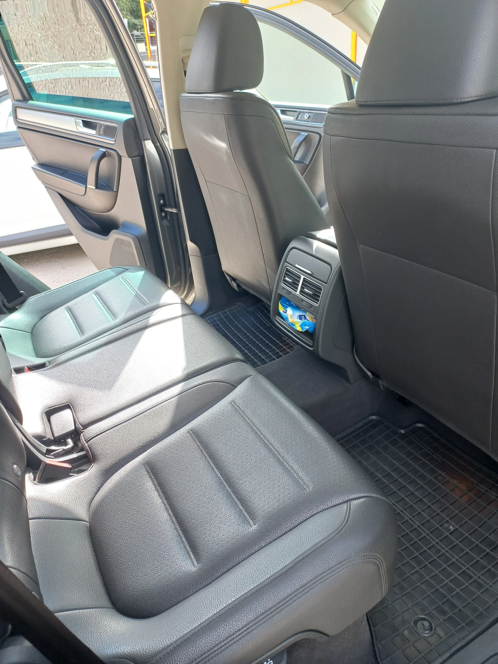 VW Touareg, снимка 16 - Автомобили и джипове - 56117403